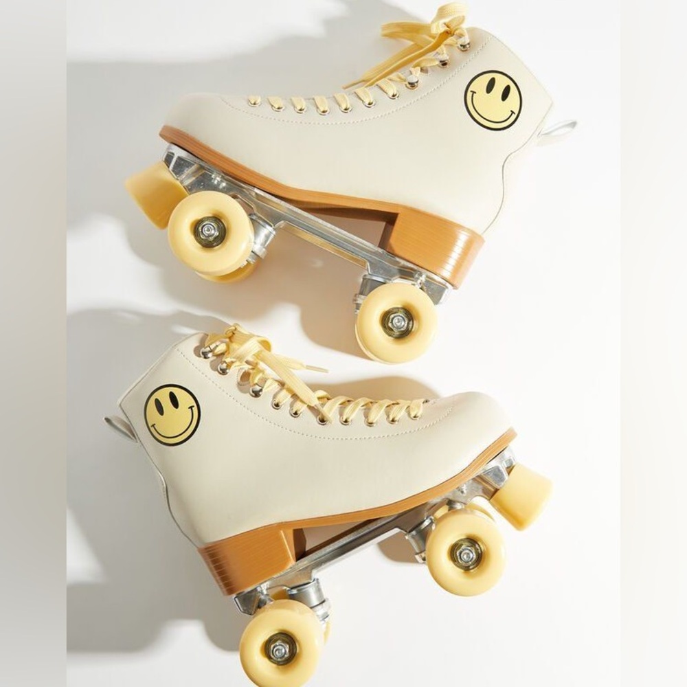 Iconic Smiley face Retro roller Skates | Altar'd State size 8 like new! yellow
